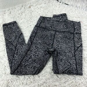 Lululemon In Movement Tight 25" *Everlux Polar Shift Ice Grey Black